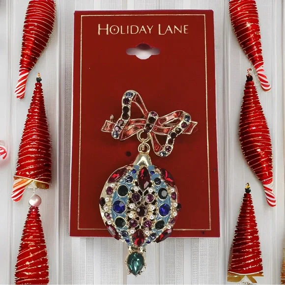 NWT Holiday Lane Gold-Tone Multicolor Crystal & Imitation Pearl Ornament Pin - Picture 2 of 4